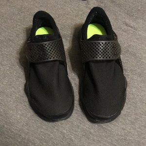 Black Nike Shoes size 8